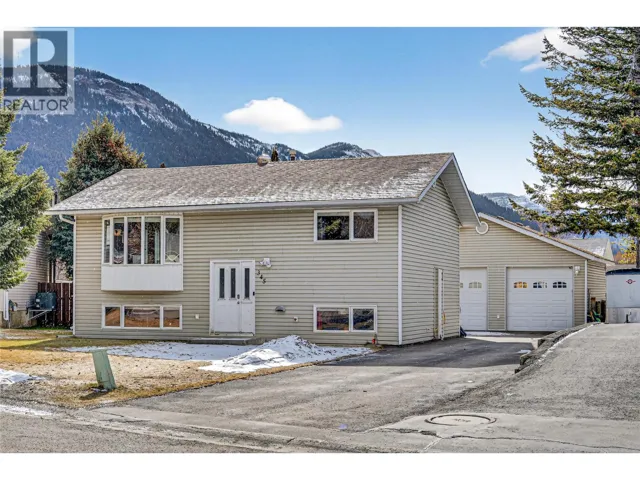 345 Pacific Yew Crescent, Sparwood, British Columbia V0B2G0