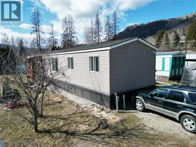 1034 Highway 3B Unit# 2, Montrose, British Columbia V0G1P0