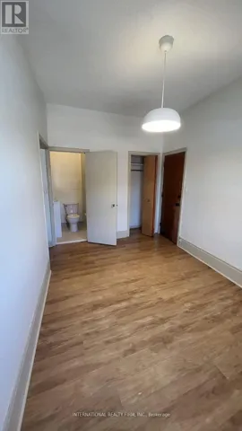 2 - 7 THOMAS STREET, Mississauga (Streetsville), Ontario L5M1Y4