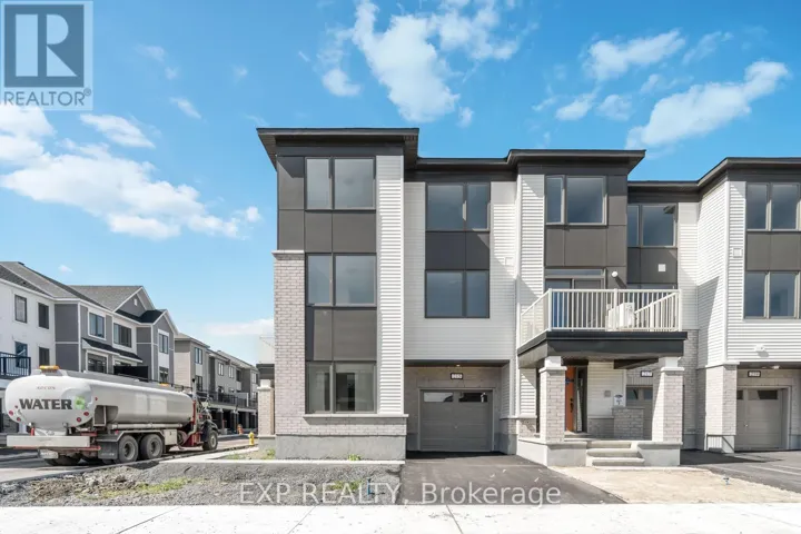 215 DARJEELING AVENUE, Ottawa, Ontario K2J7C8