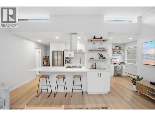 303 1516 CHARLES STREET, Vancouver, British Columbia V5L2T1
