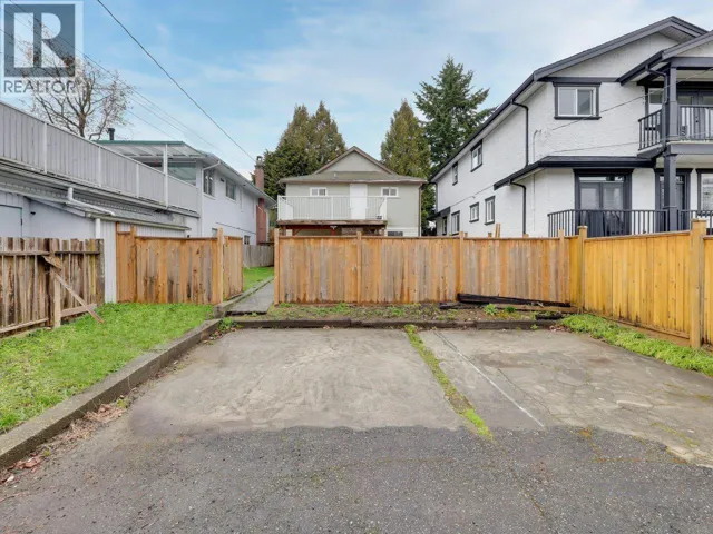 4168 PARKER STREET, Burnaby, British Columbia V5C3C1