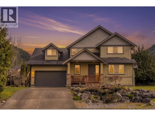 1003 ASH PLACE, Squamish, British Columbia V8B0W2