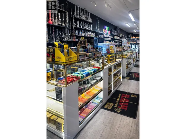 3243 W BROADWAY, Vancouver, British Columbia V6K2H5