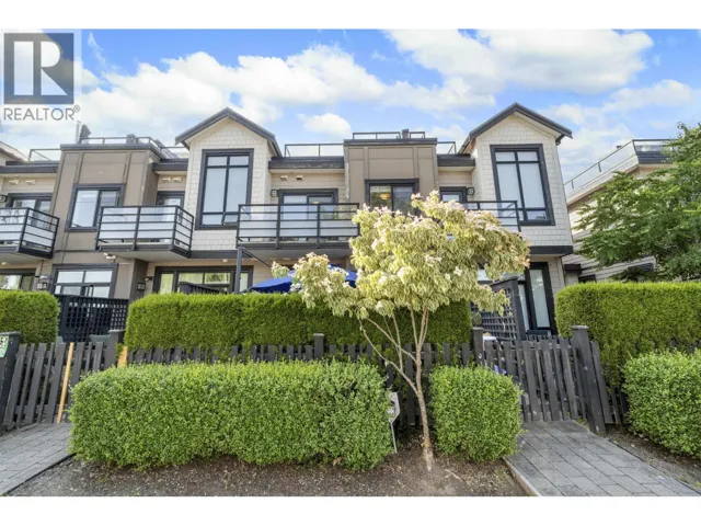 8 100 WOOD STREET, New Westminster, British Columbia V3M0H6