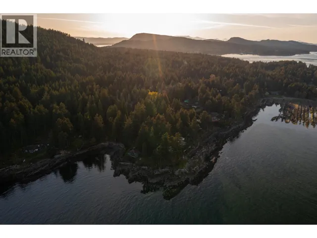579 BAYVIEW DRIVE, Mayne Island, British Columbia V0N2J1