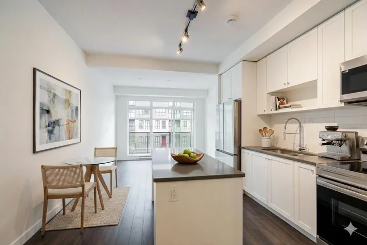 225 15733 85 AVENUE, Surrey, British Columbia V4N6Z1