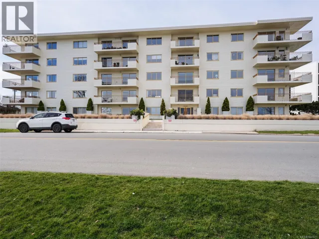 202 1440 Beach Dr, Oak Bay, British Columbia V8S2N8