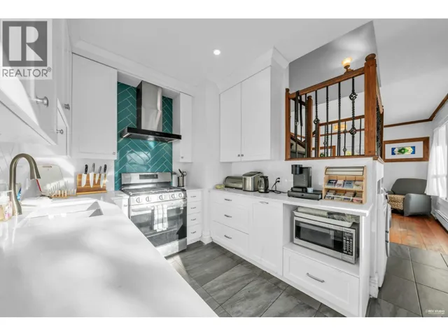 237 SANDRINGHAM AVENUE, New Westminster, British Columbia V3L1Z4
