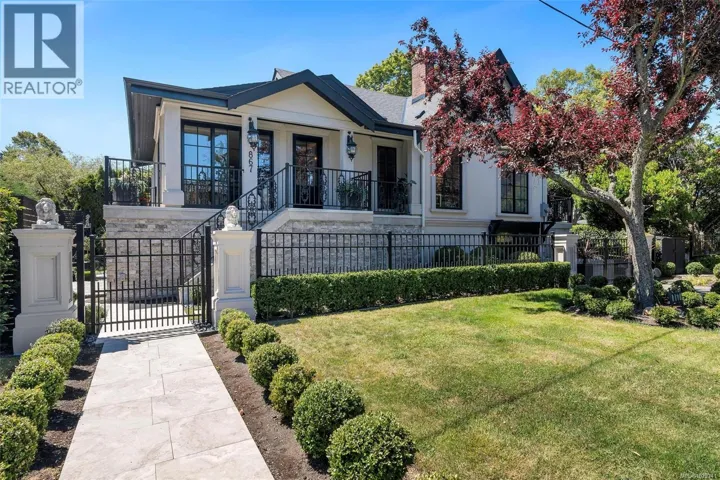 867 Victoria Ave, Oak Bay, British Columbia V8S4N4