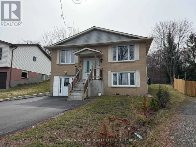 UPPER - 42 HEMLOCK STREET, St. Catharines (Burleigh Hill), Ontario L2T4B7