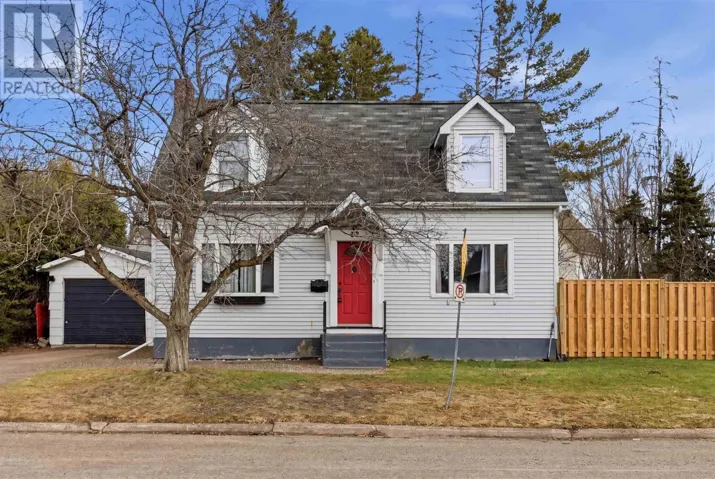 32 Salisbury AVE, Sault Ste. Marie, Ontario P6B1L7