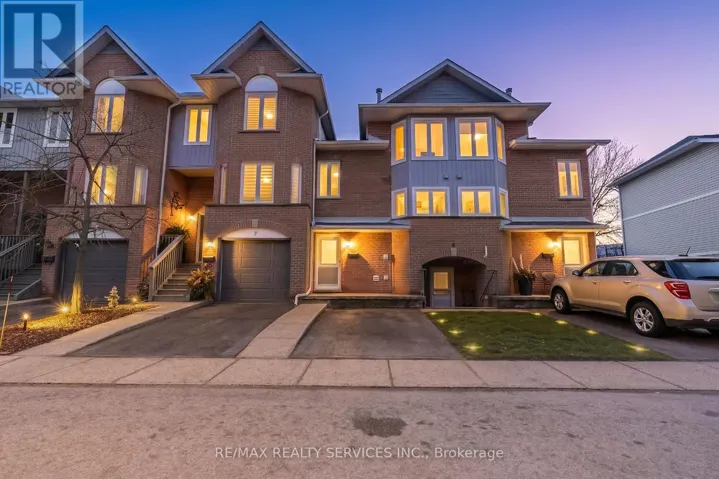 9 - 245 BISHOP STREET S, Cambridge, Ontario N3H5N2