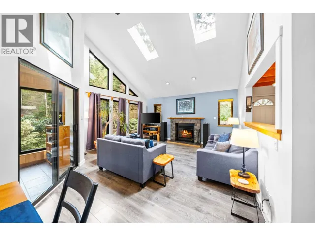 576 COWAN ROAD, Bowen Island, British Columbia V0N1G2