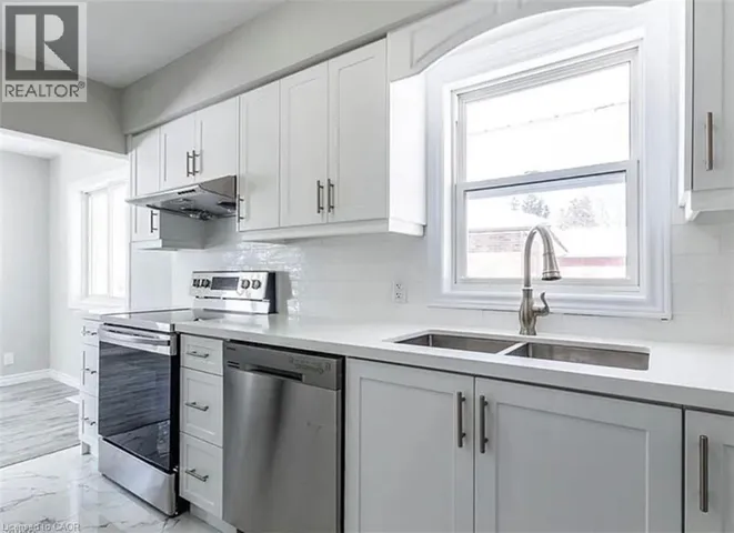 116 SIEBERT Avenue Unit# Main, Kitchener, Ontario N2C2A8