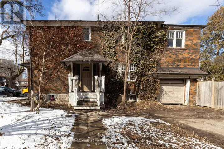 60 DENNIS AVENUE, Toronto (Mount Dennis), Ontario M6N2T8