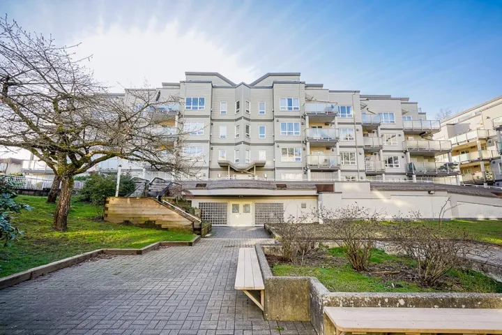 206 14355 103 AVENUE, Surrey, British Columbia V3T5V5
