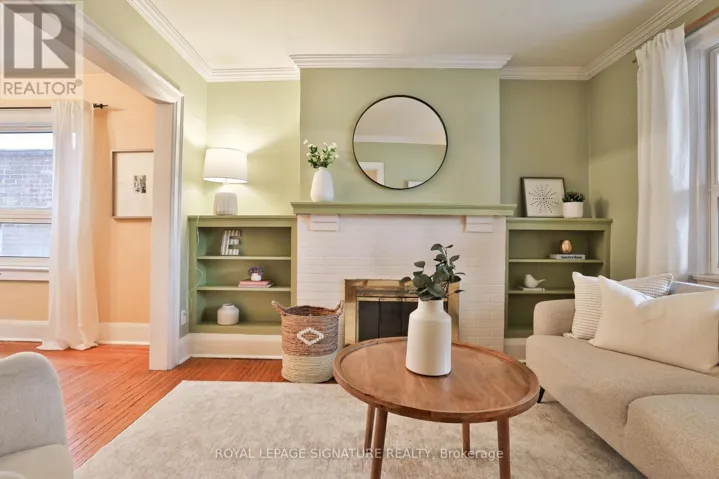 4 EARL HAIG AVENUE, Toronto (Woodbine Corridor), Ontario M4C1E1