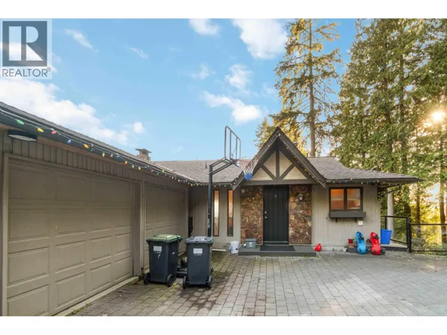 5189 MADEIRA COURT, North Vancouver, British Columbia V7R3K7