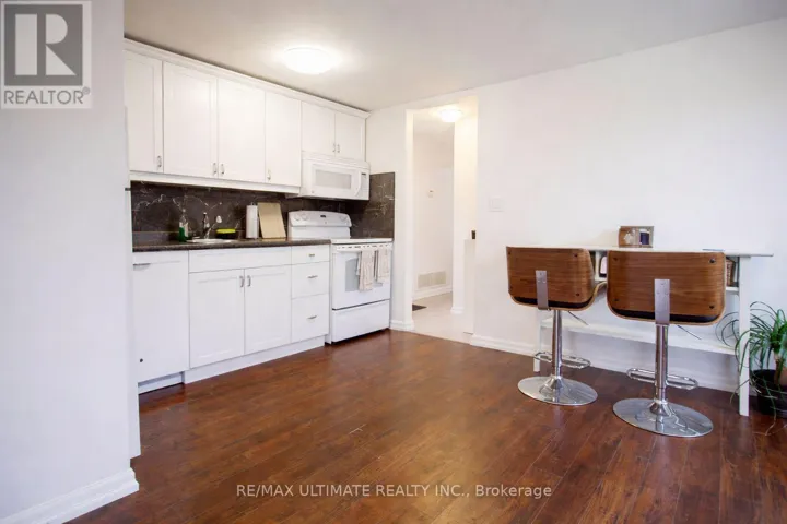 UPPER - 9 KEYWEST AVENUE, Toronto (Oakwood Village), Ontario M6E2A7