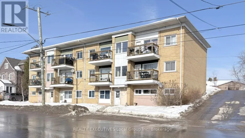 448 MCINTYRE STREET E, North Bay (Central), Ontario P1B1E2