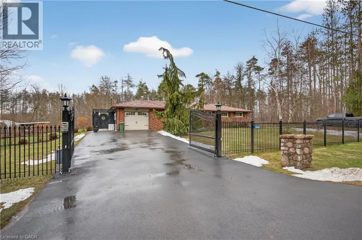 484 CONCESSION 11 Road E, Flamborough, Ontario L8B1J1