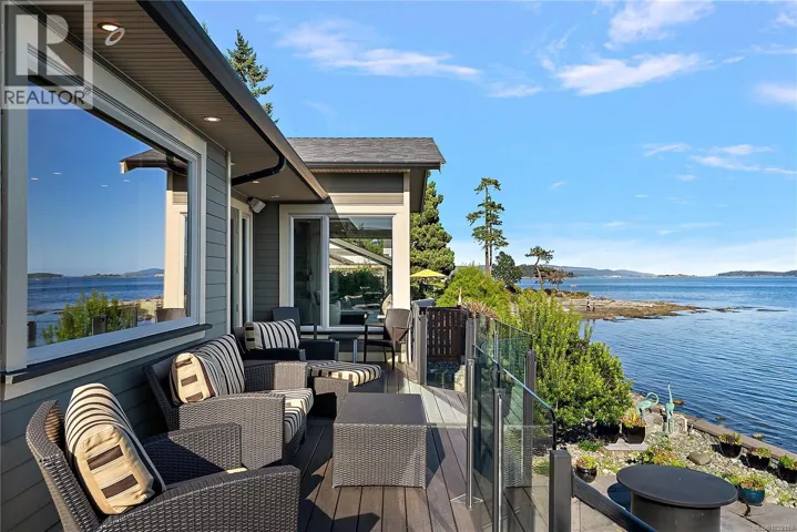 10206 Surfside Pl, Sidney, British Columbia V8L3R5