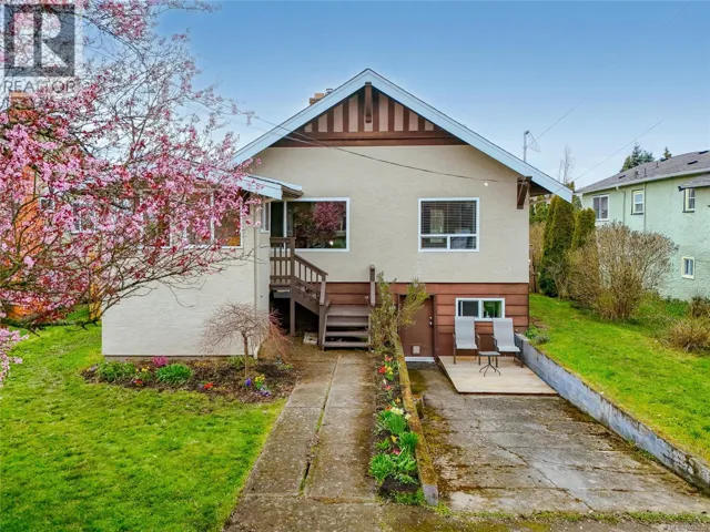 3074 Earl Grey St, Saanich, British Columbia V9A1W7