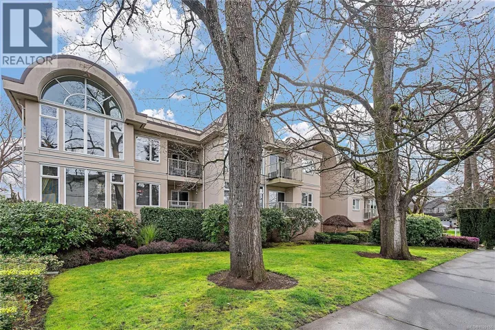 205 9905 Fifth St, Sidney, British Columbia V8L2X6