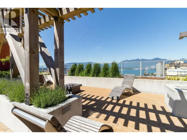 501 983 E HASTINGS STREET, Vancouver, British Columbia V6A0G9