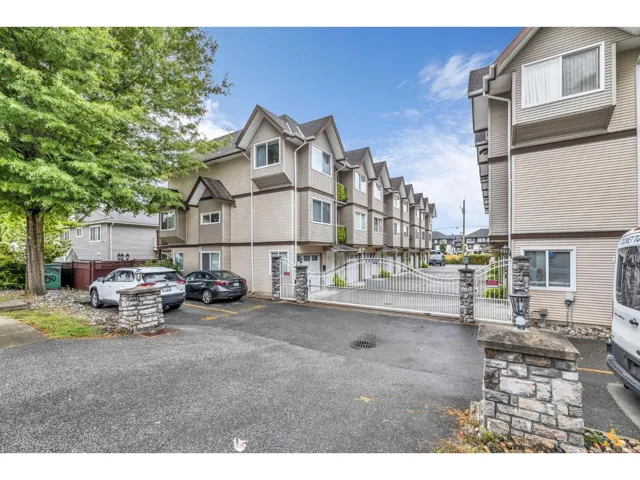 112 19700 56 AVENUE, Langley, British Columbia V3A3X6