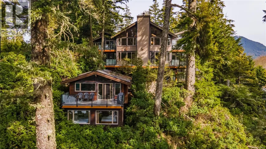 330 Reef Point Rd, Ucluelet, British Columbia V0R3A0