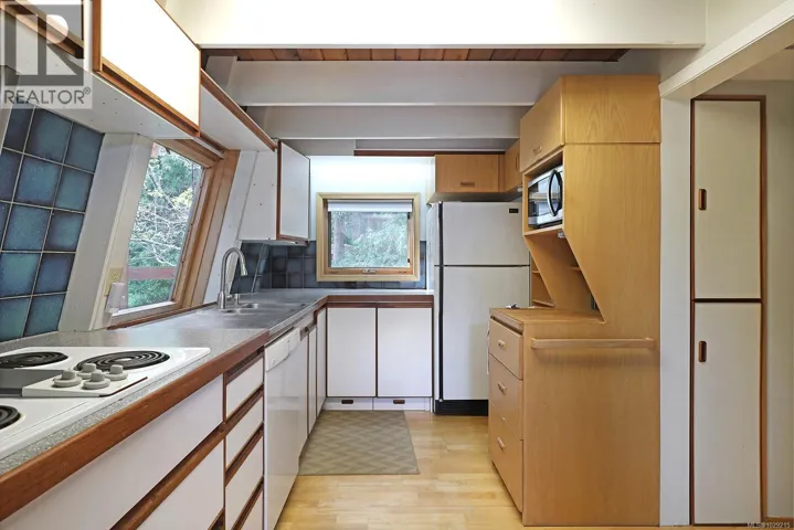 1550 Dalziel Rd, Denman Island, British Columbia V0R1T0