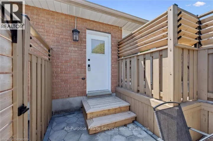 92 CONNELLY DRIVE, Kitchener, Ontario N2N2V1