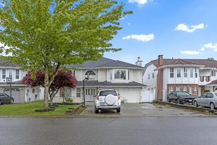 Upper 12747 90A AVENUE, Surrey, British Columbia V3V6T3