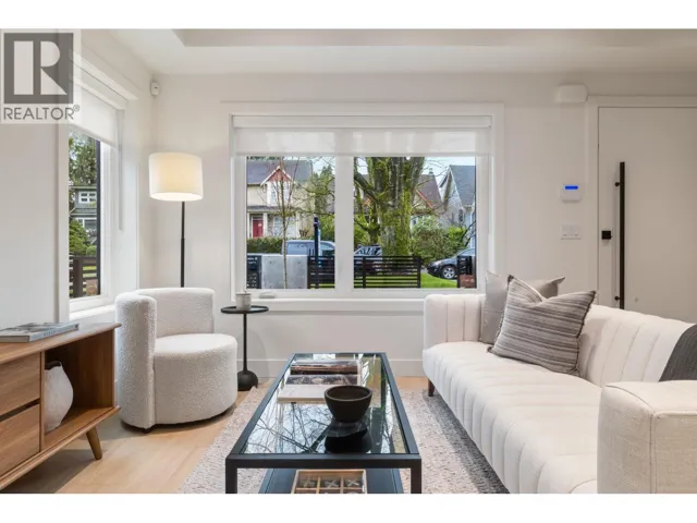 2 2541 GRANT STREET, Vancouver, British Columbia V5K3G6