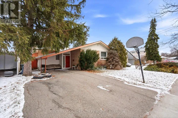 84 HADRIAN DRIVE, Toronto (Elms-Old Rexdale), Ontario M9W1V4