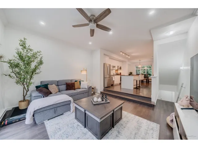 111 8168 136A STREET, Surrey, British Columbia V3M3M4