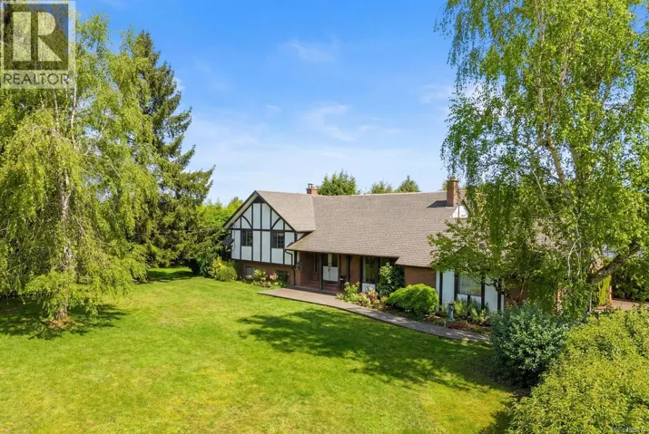 1584 White Rd, Central Saanich, British Columbia V8M1S8