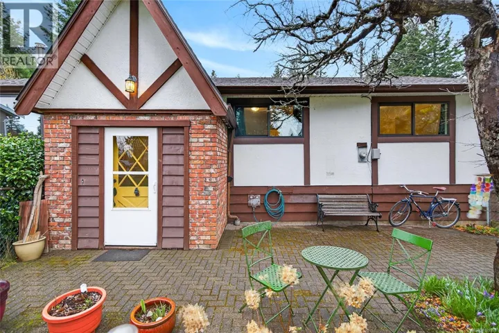 1516 Balsam Ave, Comox, British Columbia V9M2P2