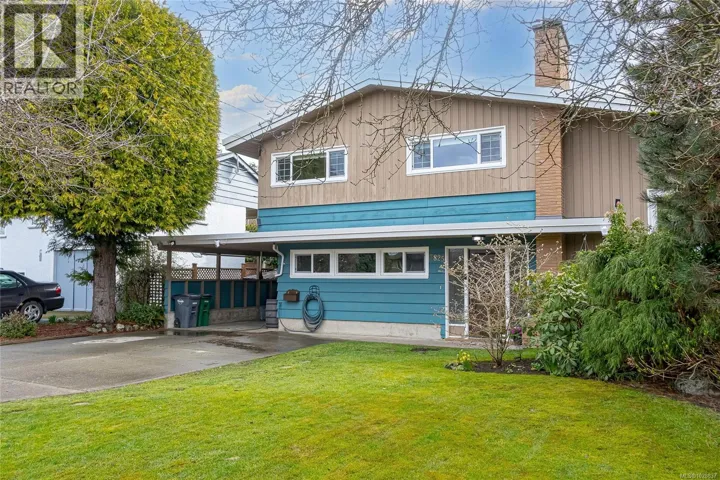 3825 Kremlin St, Saanich, British Columbia V8P4V7