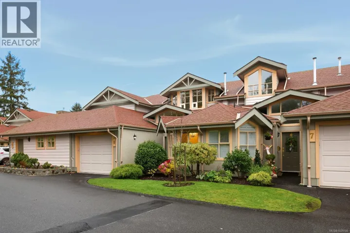 8 500 Marsett Pl, Saanich, British Columbia V8Z7J1