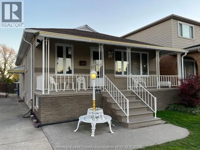 431 FOCH AVENUE, Windsor, Ontario N8X2W2