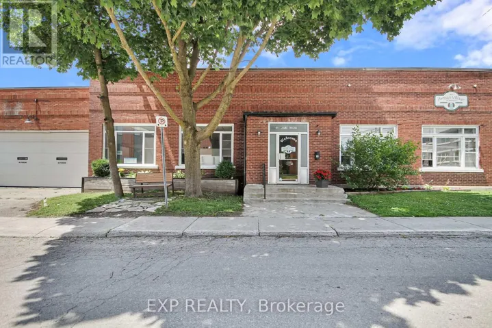 12 MAPLE AVENUE, Smiths Falls, Ontario K7A1Z5