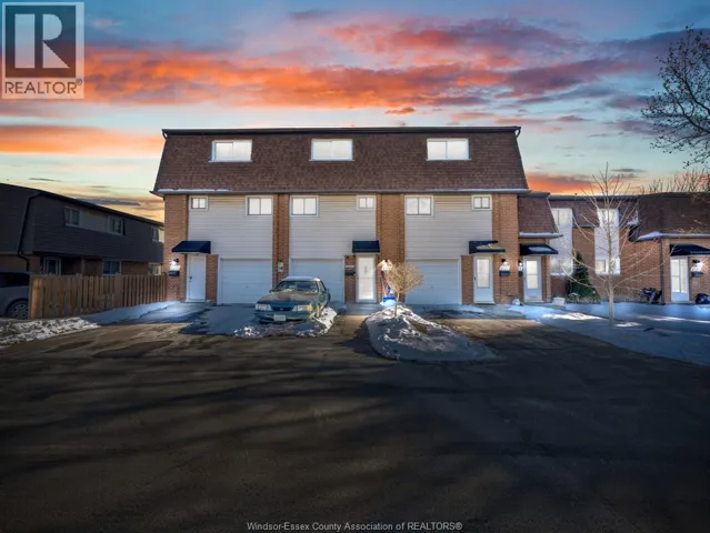 6312 THORNBERRY, Windsor, Ontario N8T3A2