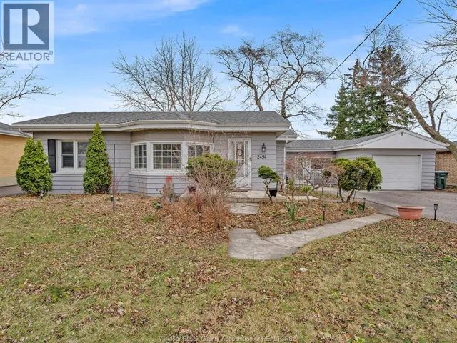 2494 LLOYD GEORGE, Windsor, Ontario N8T2T4