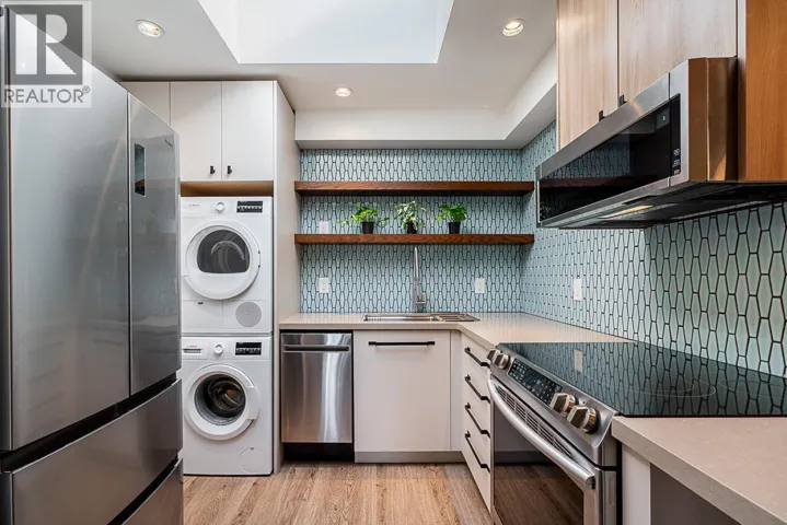 204 555 NORTH ROAD, Coquitlam, British Columbia V3J1N8