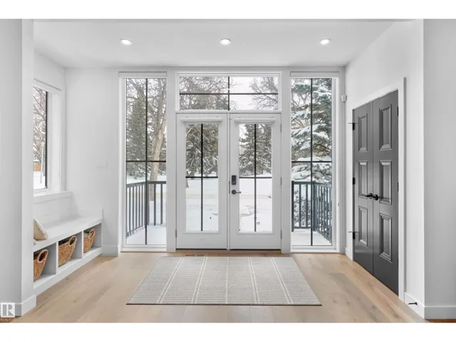 10992 128 ST NW, Edmonton, Alberta T5M0W4