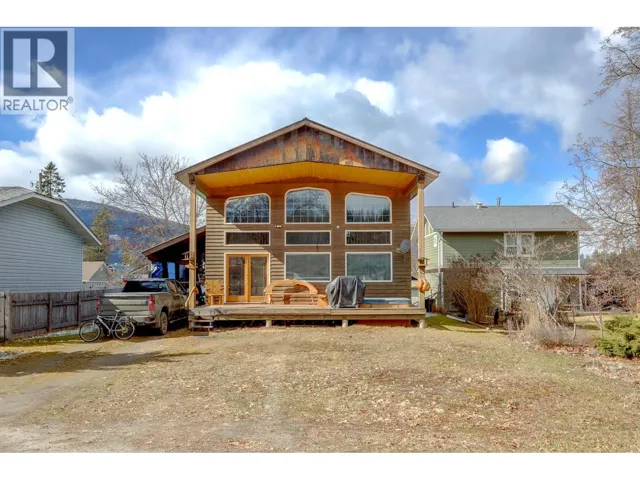 308 3rd Avenue NW, Nakusp, British Columbia V0G1R1