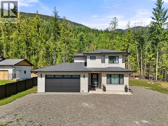 7670 Mountain Drive, Anglemont, British Columbia V0E1M8